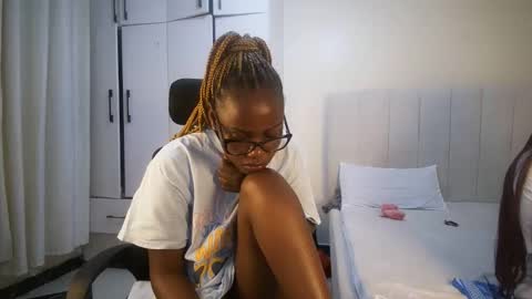 Snapshot of honey_drop1 chatting on May 2026 12:49:01 AM honey drop online show from May 2026 12:49:01 AM