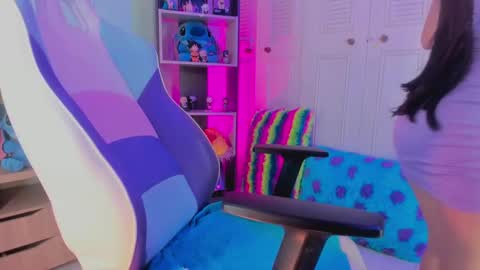 Snapshot of honey_fox01 chatting on March 2025 12:27:02 PM HONEY online show from March 2025 12:27:02 PM