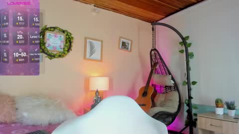 Snapshot of honey_fox01 chatting on March 2025 02:15:01 AM HONEY online show from March 2025 02:15:01 AM