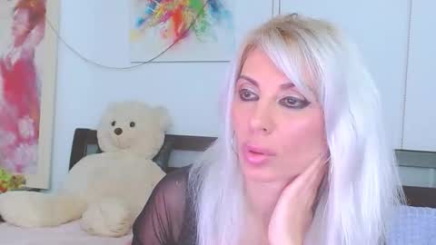 Snapshot of honey_lara chatting on April 2026 08:51:01 PM honey_lara online show from April 2026 08:51:01 PM