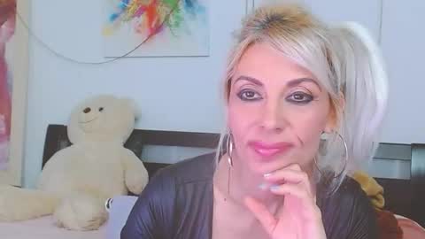Snapshot of honey_lara chatting on April 2026 11:16:02 PM honey_lara online show from April 2026 11:16:02 PM