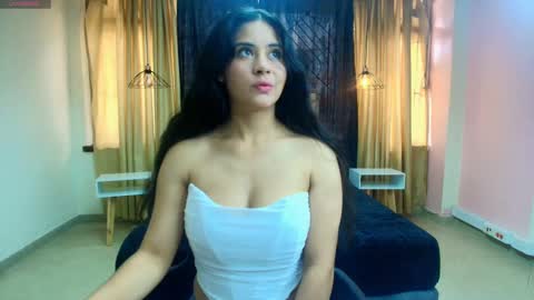 Snapshot of honey_love__ chatting on September 2025 02:08:01 PM Honey Love online show from September 2025 02:08:01 PM