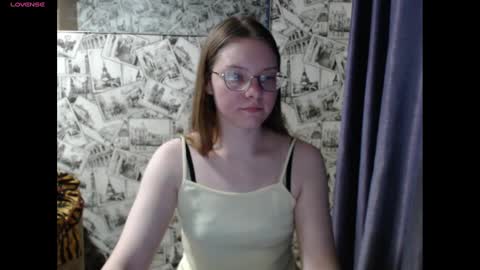 Lina online show from December 2024 12:38:01 PM