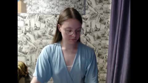 Lina online show from February 2025 01:51:02 PM