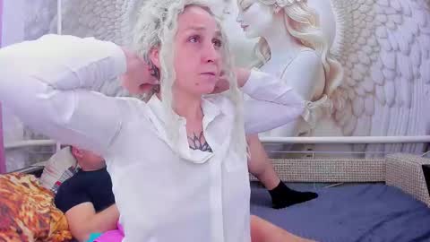 Snapshot of honey_rabbits chatting on January 2026 11:45:02 AM CHRISTIE and HERALD online show from January 2026 11:45:02 AM