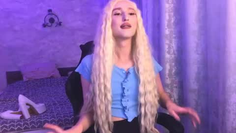 honey_sunset online show from September 2025 05:13:01 PM