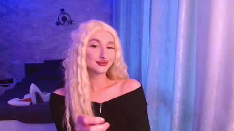 honey_sunset online show from October 2025 01:21:01 PM