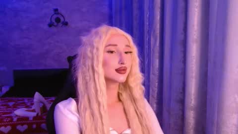 honey_sunset online show from December 2025 07:44:01 PM