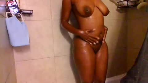 Snapshot of honeybunnzz chatting on May 2026 11:35:02 PM honeybunnzz online show from May 2026 11:35:02 PM