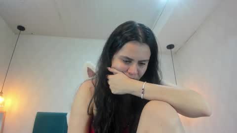 Snapshot of honeybuu_ chatting on June 2026 02:41:01 PM Emily online show from June 2026 02:41:01 PM