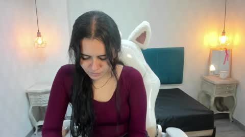 Snapshot of honeybuu_ chatting on June 2026 02:49:02 PM Emily online show from June 2026 02:49:02 PM