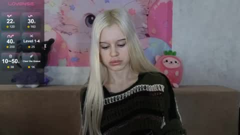 Snapshot of honeygold__ chatting on April 2026 04:05:02 AM Lisa online show from April 2026 04:05:02 AM