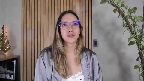 Sofia independent model online show from December 2024 10:41:01 AM