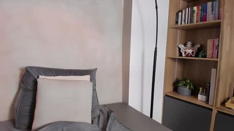 Sofia independent model online show from January 2025 02:14:02 PM