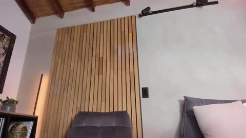 Sofia independent model online show from February 2025 02:22:02 PM