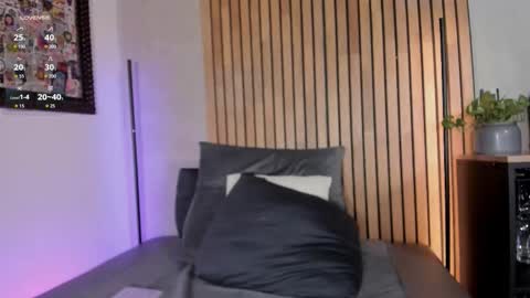 Sofia independent model online show from September 2025 11:37:01 AM