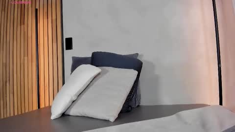 Sofia independent model online show from January 2026 11:48:02 AM