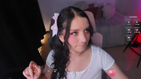 Snapshot of honeymoontea chatting on June 2026 12:42:01 AM online show from June 2026 12:42:01 AM