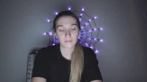 honeyveil online show from November 2025 04:40:01 PM