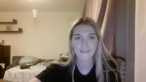 honeyveil online show from November 2025 07:02:02 PM