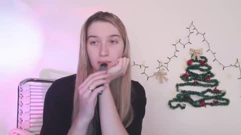 honeyveil online show from February 2026 12:21:01 PM