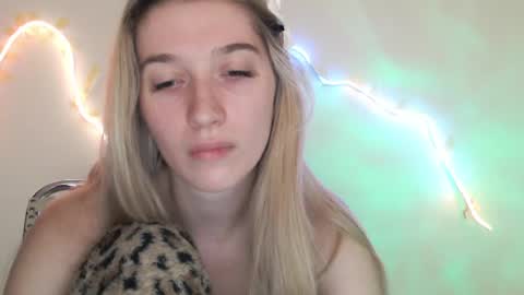 Snapshot of honeyveil chatting on May 2026 11:40:02 AM honeyveil online show from May 2026 11:40:02 AM