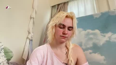 Snapshot of honeyxlimbed chatting on June 2026 09:10:01 PM Emi Rose online show from June 2026 09:10:01 PM
