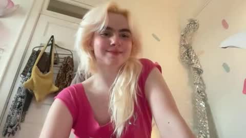 Snapshot of honeyxlimbed chatting on June 2026 11:42:02 PM Emi Rose online show from June 2026 11:42:02 PM