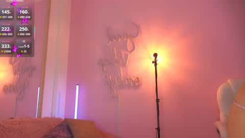 Snapshot of honeyymoonn_ chatting on September 2025 09:51:01 PM Honey Moon Help me to reach 100 thumbs up online show from September 2025 09:51:01 PM