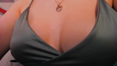 Snapshot of honeyyy_bunny chatting on December 2024 12:12:01 PM the perfectgirl online show from December 2024 12:12:01 PM