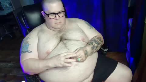 Snapshot of hoosierdaddyxl chatting on September 2025 06:18:02 PM Sir online show from September 2025 06:18:02 PM