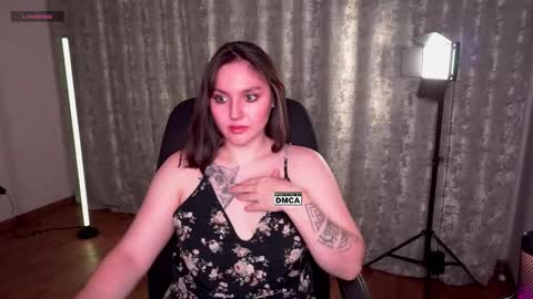 Snapshot of hoot_owl_cb chatting on February 2026 09:35:02 AM Karina online show from February 2026 09:35:02 AM