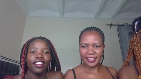 Snapshot of horny_lainie chatting on September 2025 05:40:02 PM horny_lainie online show from September 2025 05:40:02 PM