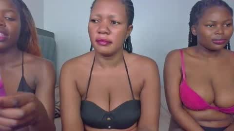 Snapshot of horny_lainie chatting on October 2025 07:01:01 PM horny_lainie online show from October 2025 07:01:01 PM