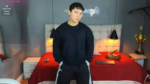 Snapshot of horny_nick18 chatting on October 2025 10:35:01 AM horny_nick18 online show from October 2025 10:35:01 AM