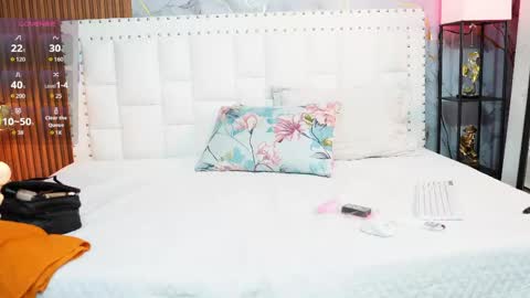 Snapshot of hornybarelylegalgirl chatting on May 2026 12:00:02 PM Khloe online show from May 2026 12:00:02 PM