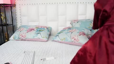 Snapshot of hornybarelylegalgirl chatting on May 2026 11:50:02 AM Khloe online show from May 2026 11:50:02 AM