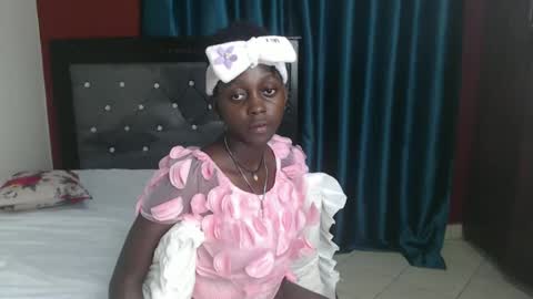 Snapshot of hornybella4 chatting on December 2024 12:10:02 AM Bella online show from December 2024 12:10:02 AM