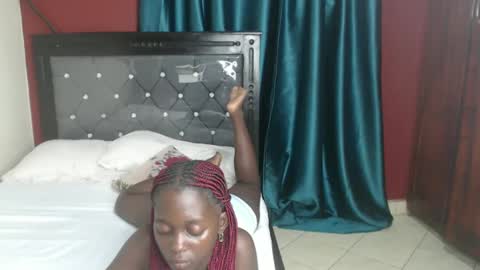 Snapshot of hornybella4 chatting on February 2025 05:05:02 PM Bella online show from February 2025 05:05:02 PM