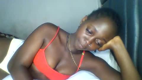 Snapshot of hornybella84 chatting on May 2026 05:21:02 PM Bella online show from May 2026 05:21:02 PM