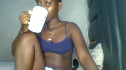 Snapshot of hornybella84 chatting on May 2026 06:30:01 AM Bella online show from May 2026 06:30:01 AM