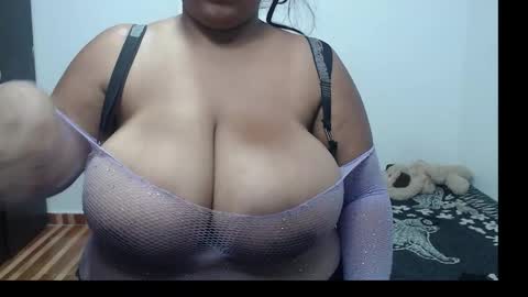 Snapshot of hornyboobs18 chatting on October 2025 02:19:01 AM karen online show from October 2025 02:19:01 AM