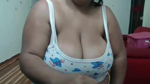 Snapshot of hornyboobs18 chatting on November 2025 08:25:01 AM karen online show from November 2025 08:25:01 AM