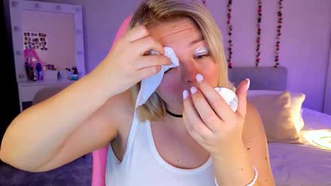 HornyCakee online show from November 2025 03:34:02 PM