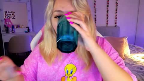 HornyCakee online show from November 2025 02:16:01 PM