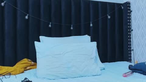 Natasha  online show from October 2025 12:16:02 PM