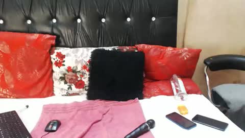 Snapshot of hornysnowie23x chatting on October 2025 01:58:02 AM hornysnowie23x online show from October 2025 01:58:02 AM
