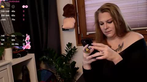 Snapshot of hot_beautiful_milf chatting on November 2025 12:37:02 PM Joy online show from November 2025 12:37:02 PM