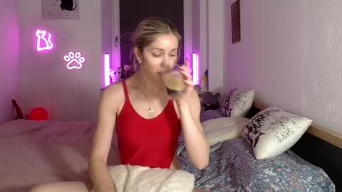 Snapshot of hot_berry69 chatting on May 2026 11:00:02 PM Dashka online show from May 2026 11:00:02 PM