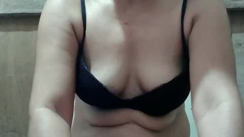 Snapshot of hot_mama09 chatting on February 2025 07:27:01 AM hotmama online show from February 2025 07:27:01 AM